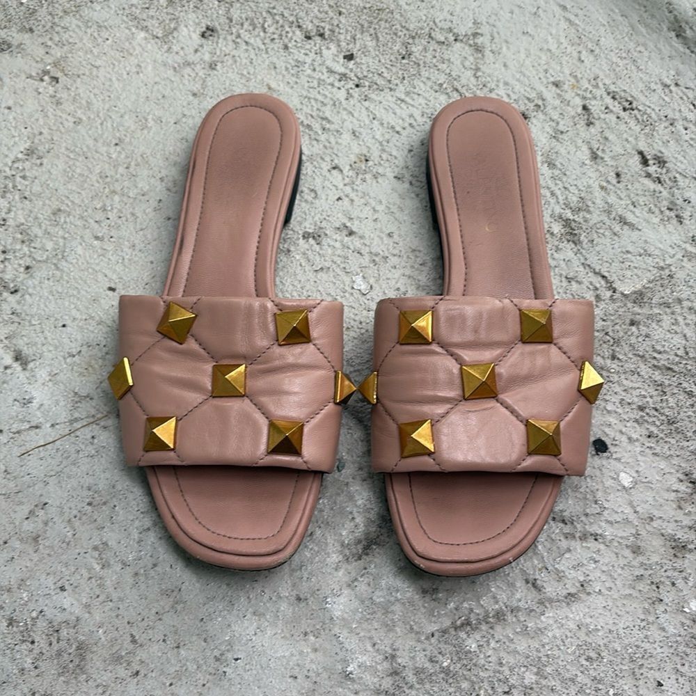 VALENTINO Garavani Pink Leather Gold Roman stud  Sandals Size 38
